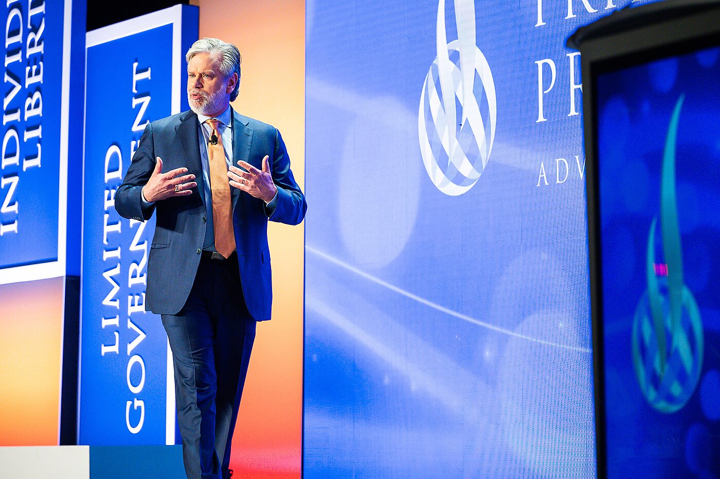 Peter Goettler speaks at the 2025 Friedman Prize dinner.
