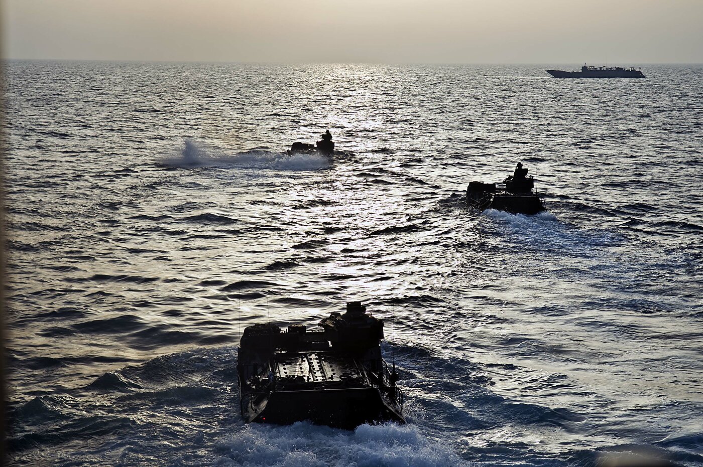 Media Name: marines_conduct_amphibious_assault_training._9133741509.jpg
